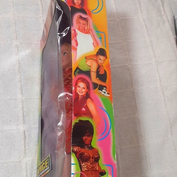 Vintage NIB Spice Girl Figurines and Ginger Spice 12" doll. - Picture 9 of 10